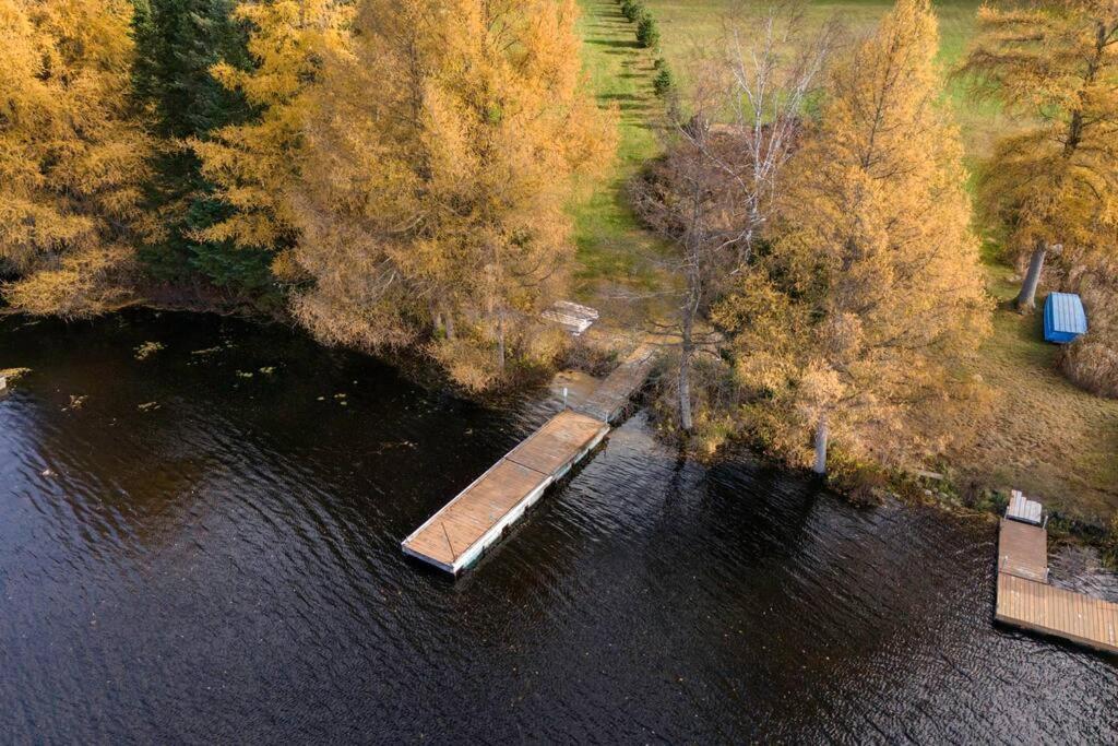 *new* Stunning Waterfront Bright With Chalet