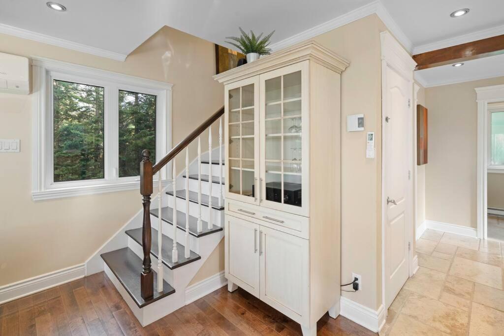 *new* Stunning Waterfront Bright With *