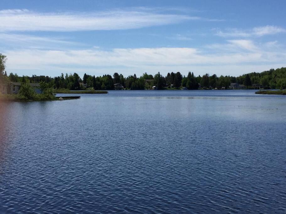*new* Stunning Waterfront Bright With * Saint-Calixte