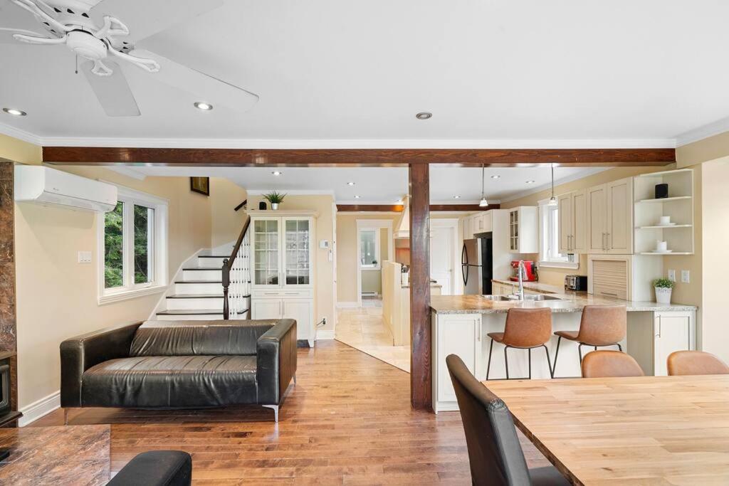 *new* Stunning Waterfront Bright With Chalet