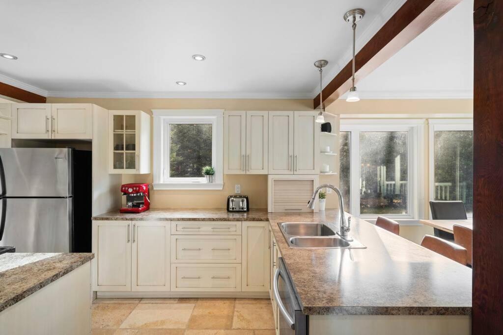 *new* Stunning Waterfront Bright With *