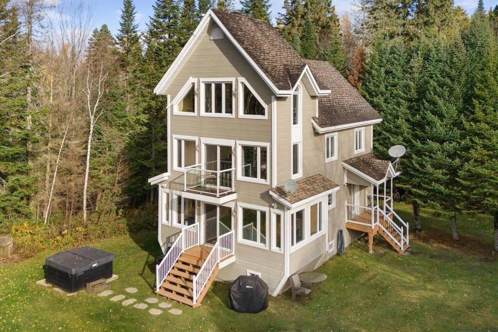 Chalet *new* Stunning Waterfront Bright With *