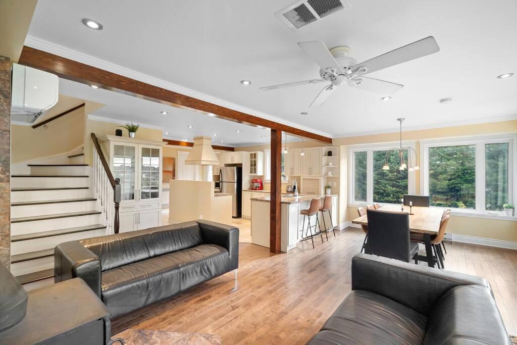 Chalet *new* Stunning Waterfront Bright With Saint-Calixte